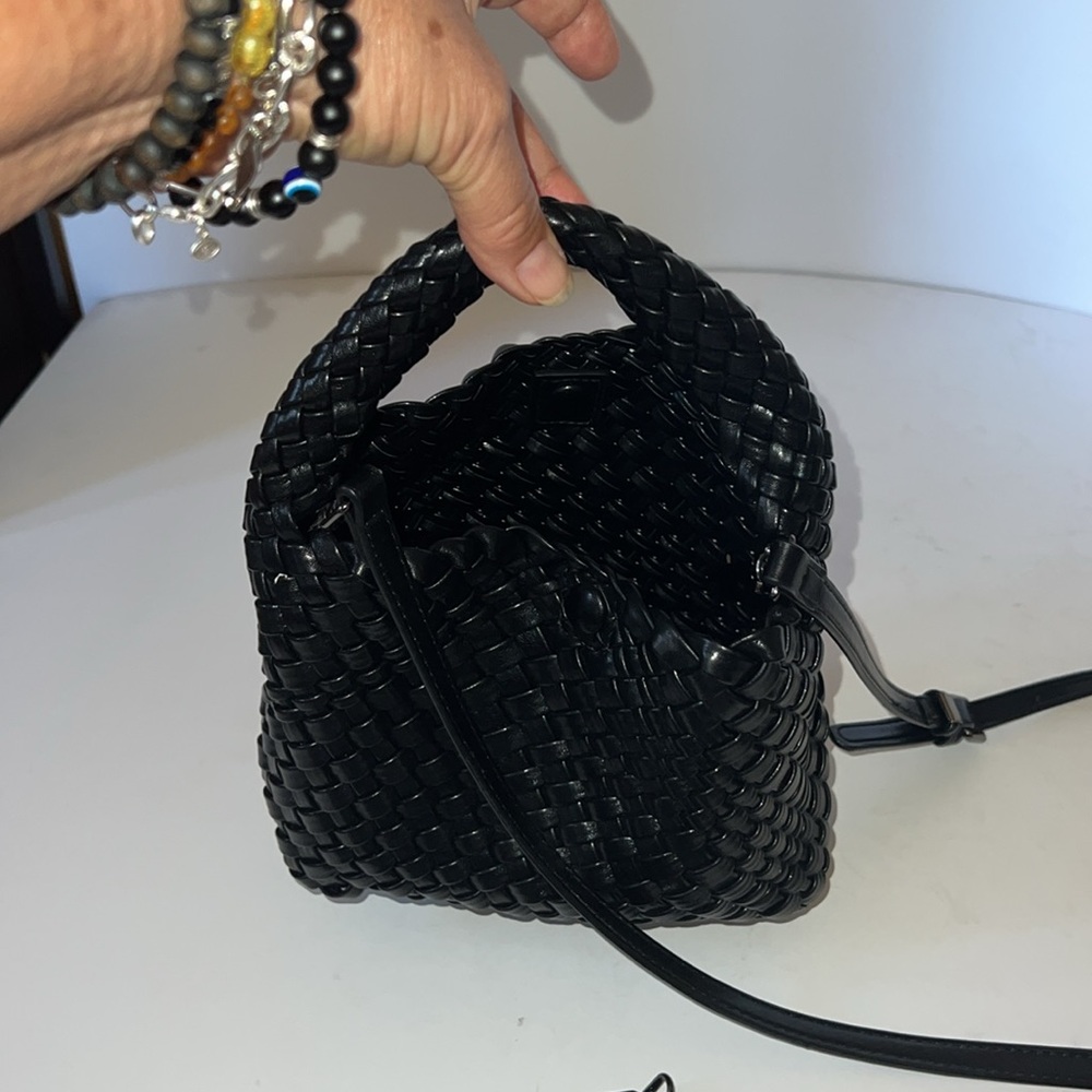 Woven mini bag with small zip case, snap closure. PU vegan “leather”. - Picture 4 of 4